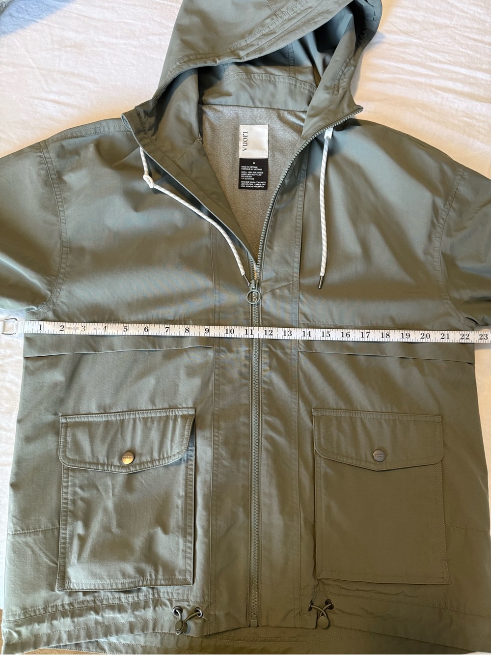 Vuori Elijo Women's Rain Jacket in Pistachio - Picture 9 of 9